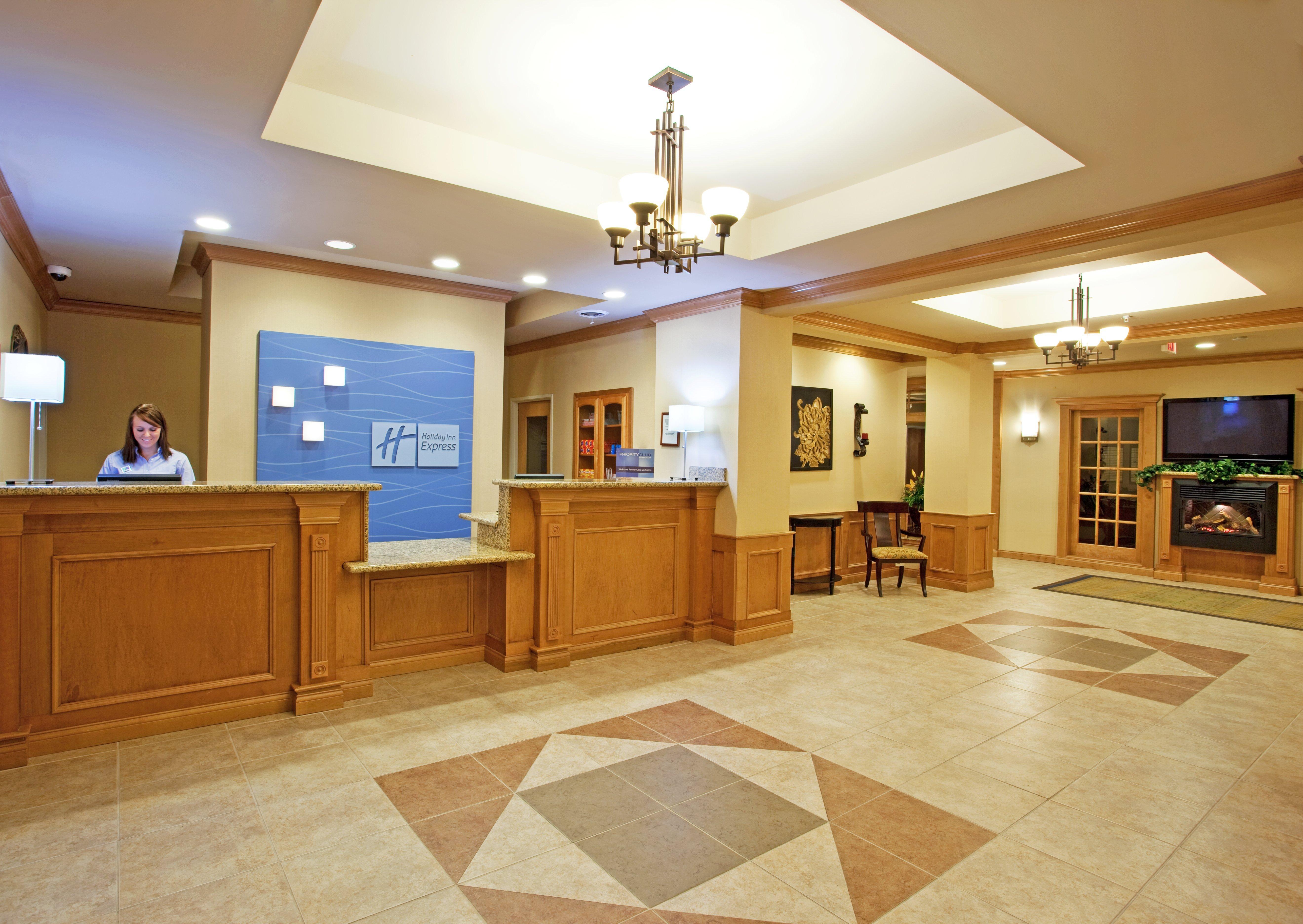 Holiday Inn Express Hotel & Suites Chesterfield - Selfridge Area By Ihg Exterior photo